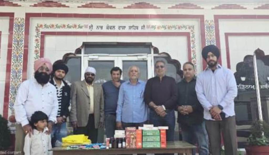 Rotary Club Aastha Banga delivered medicines to an oldage home